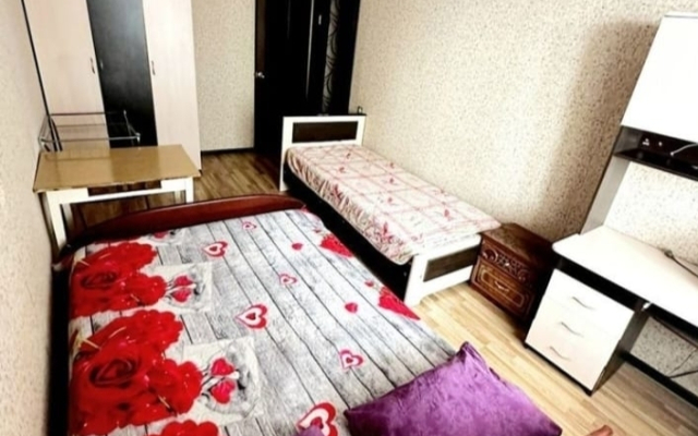 Квартира Двухкомнатная на Артема 152