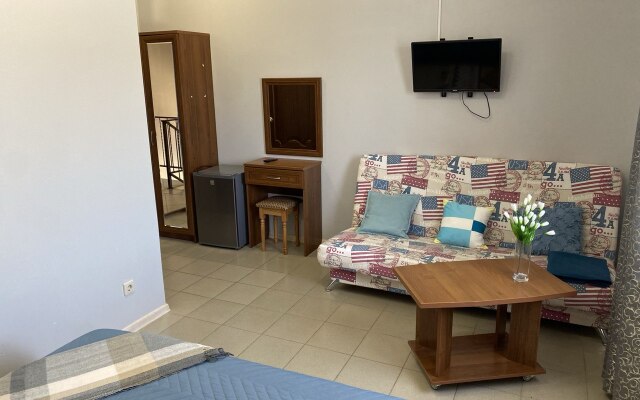 Zhemchuzhinka Guest House