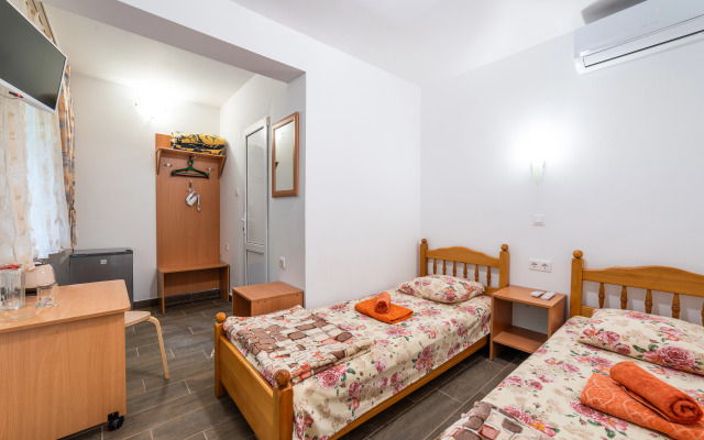 Yuzhny Guest House