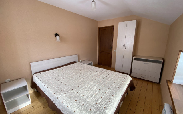 Частный дом с видом на горы