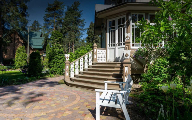 Частный дом 8-к 250 м²