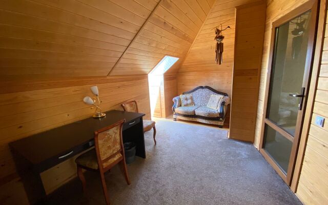 V Kedrovoy Rosche Guest House