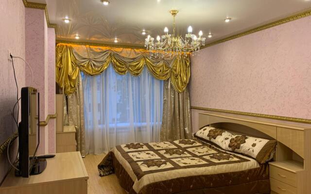Tryokhkomnatnye Dlya 10 Chelovek Apartments