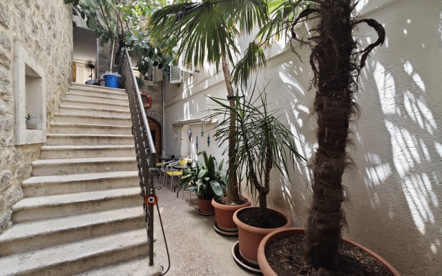 Beatrix Suites Hotel