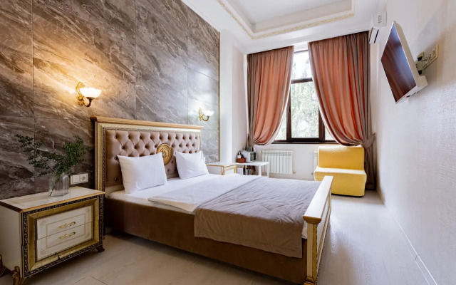 Grand Gallery Apartment
