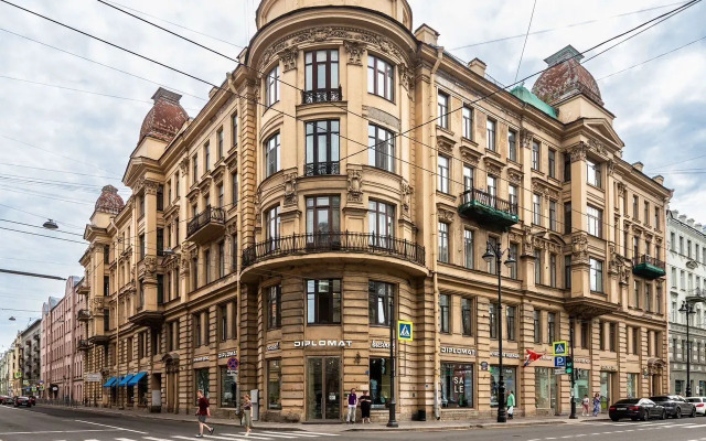 Квартира в cамoм цeнтpe Пeтpоградскoй стоpoны