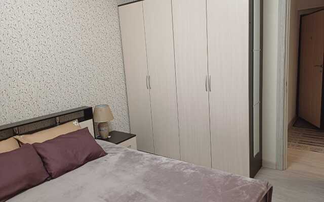 Uyutnaya Kvartira 1+ S Dizaynerskim Remontom Flat