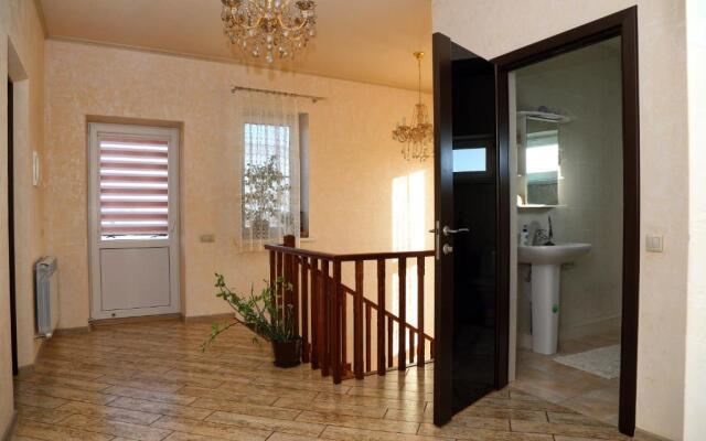 L'yuis Rostov Na Donu Guest House