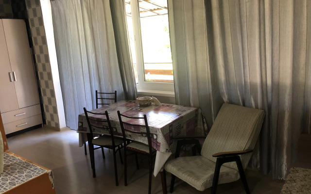 Uyutnaya Kvartira ryadom s Morem Flat