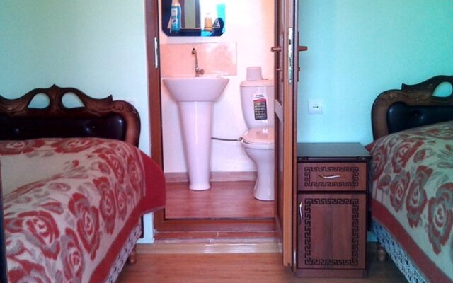 Aspet Guest House