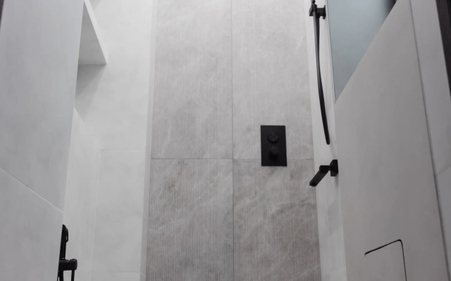 Apartamenty Zerkal'nyj indastrial-loft v centre Kazani u nabereznoj Kabana