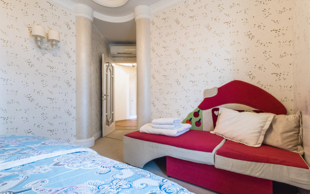 Квартира Просторная квартира у метро Звездная