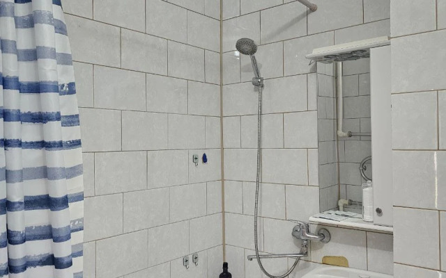 Prostornaya Dvukhkomnatnaya Na 10 Etazhe Flat