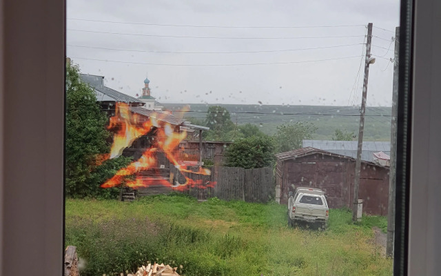 V Starinnom Osobnyake  voskresenskaya - Pamyatnik Provintsialnogo Klassitsizma Flat