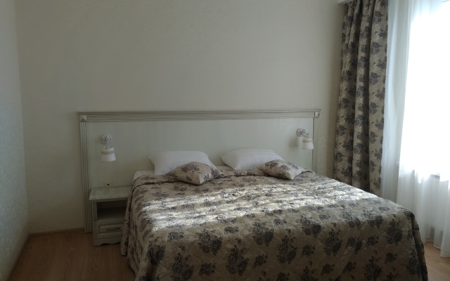 8 Avenyu Hotel