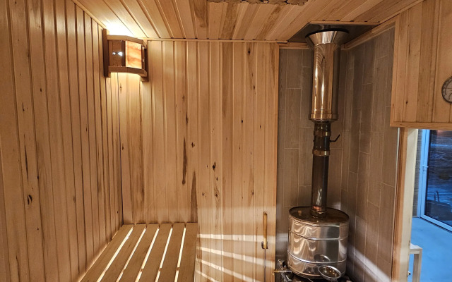 Частный дом с баней и бассейном