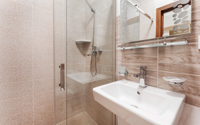 Odin Voznesenskiy Apartments