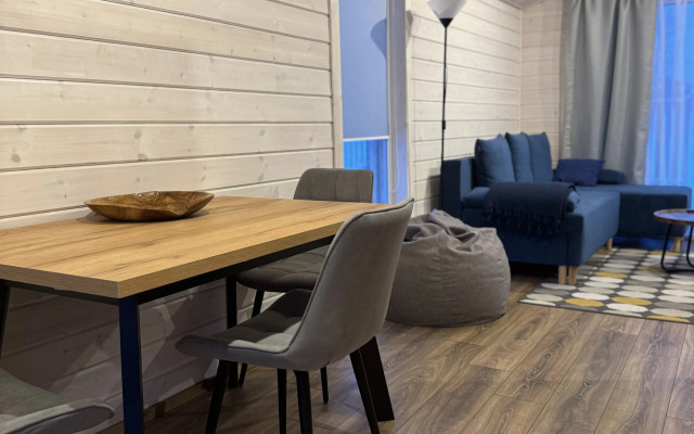 Частный дом на поляне