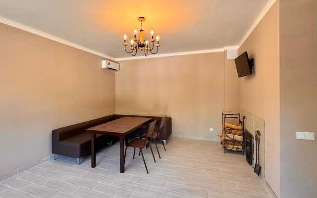 Lazurny Private House
