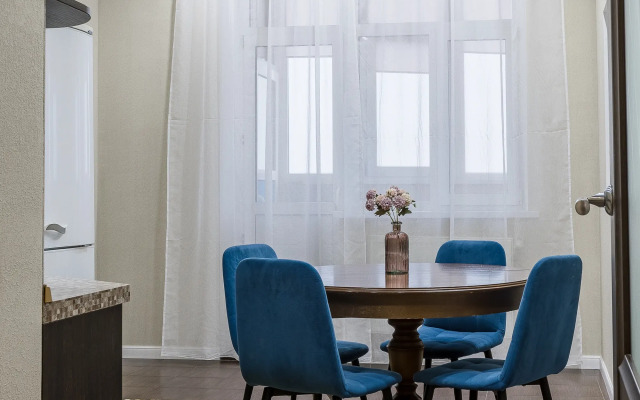 V Azhk Parusa Flat