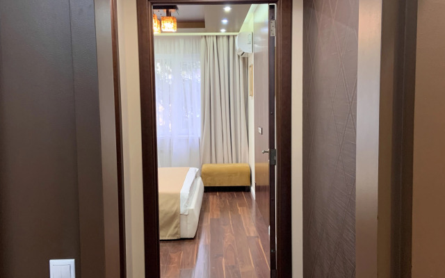 Квартира Уютная в Тихом Центре на Роз 65 10 Минут до Моря