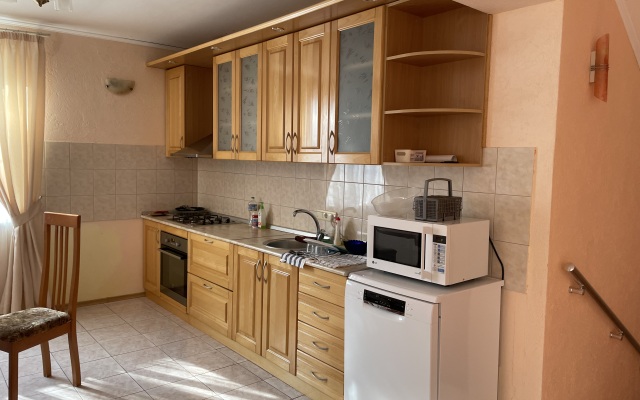 Dom S Basseynom U Morya Private House
