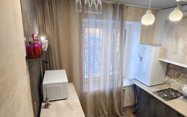 Komarova 13b Apartments