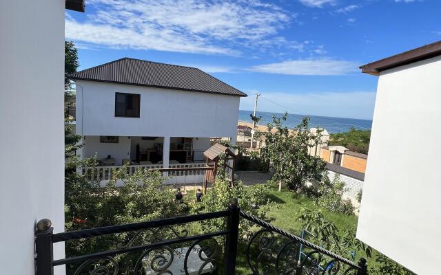 Baza Mango Guest House