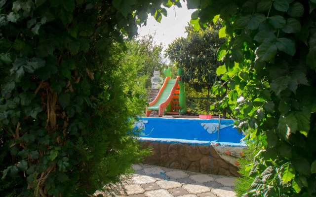 Rezo's Ranch Guest House