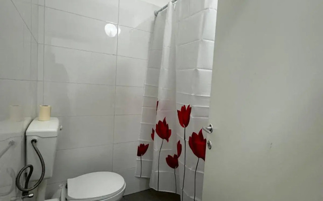 Gorodskoye Spokoystvie 2 Vannye 2 Kukhni Flat