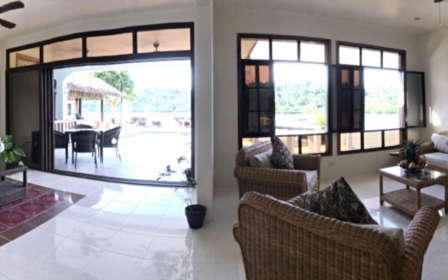 Edgewater Dive & Spa Resort