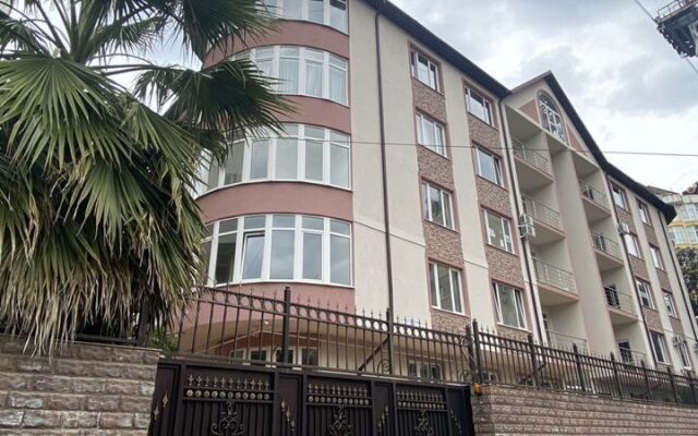 V Pereulke Rakhmaninova 49/15 Apartments