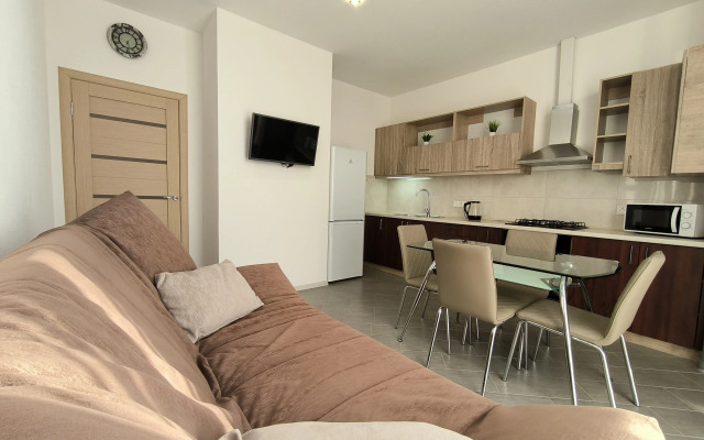 U Plyazha Admiralskaya Laguna V Zhk Lazurny Flat