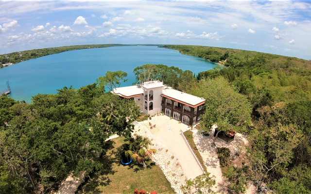 Bacalar Sunrise Villa