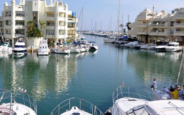 Puerto Marina Beach Apartaments