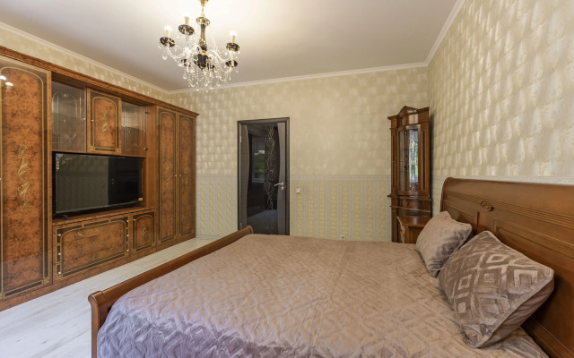 Apartment 3 Bedrooms 2 Bathrooms 8 Guests