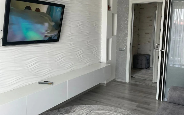 Uyutnaya Na Beregu Morya Flat