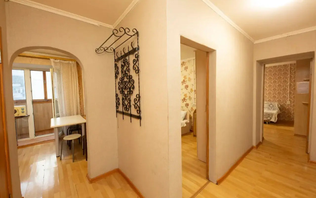 Квартира 2 комнатная квартира улица Республики 92