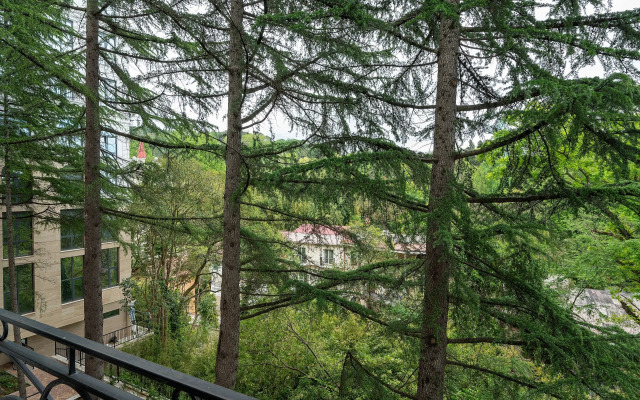 Studiya s balkonom u Dendrariya i morya. Pokrovskij 78 Apartments