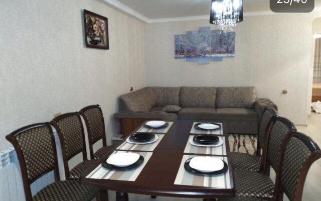 Pikhtoviy Mys 6 Apartments