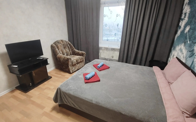 Tryokhkomnatnaya S Razdelnymi Spalnyami I Balkonom Flat