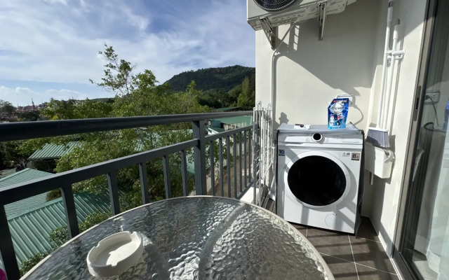 Milaya s Basseynom Ryadom s Morem Flat