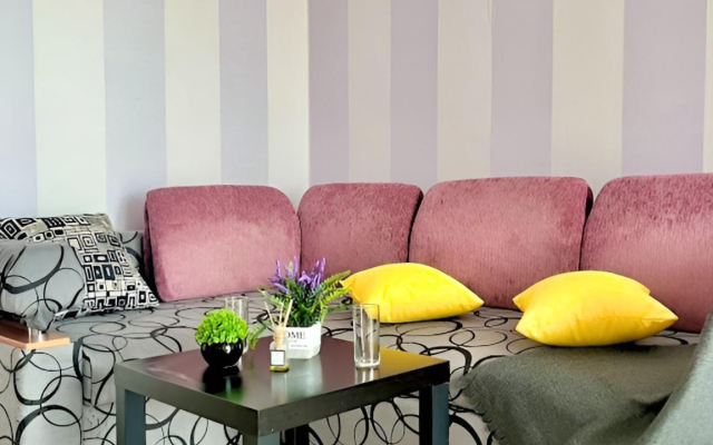 Prostornaya Kvartira Nedaleko Ot Tsentra Goroda Apartments