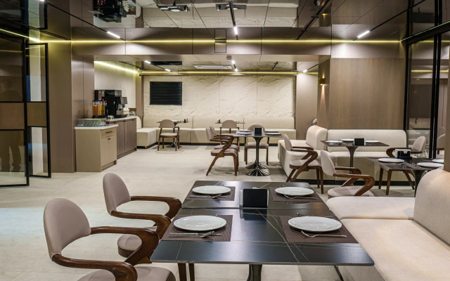 Отель Mildom Residence