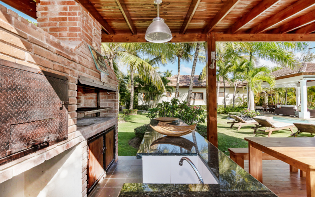 Luxury & Stunning Villa in Cocotal with Pool Villa