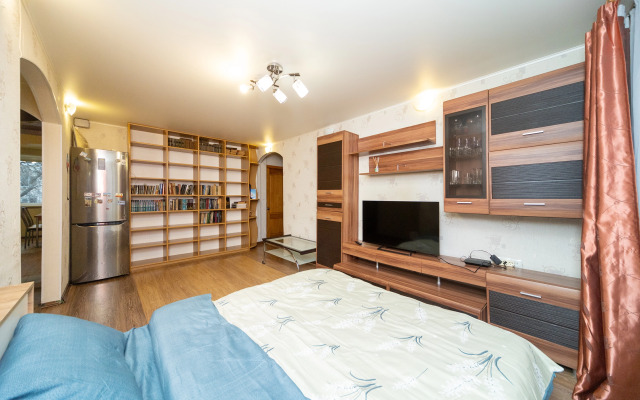 Квартира Уютная Трехкомнатная на Крисанова 27