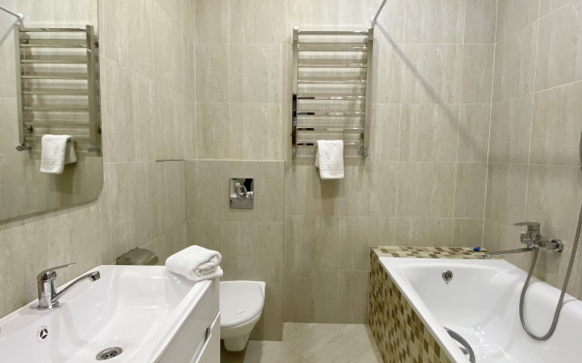 S Balkonom U Podnozhiya Khrebta Aibga Apartments