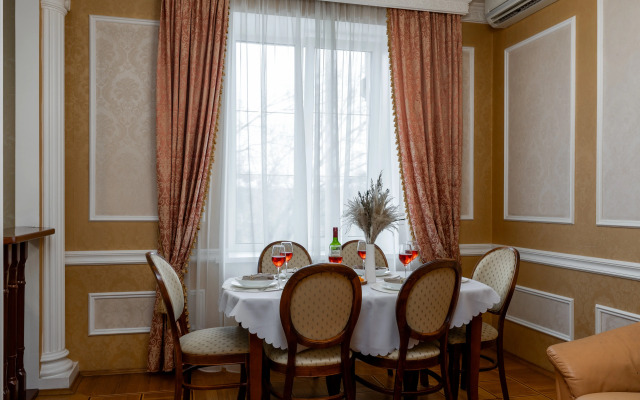 Апартаменты в классическом стиле в центре