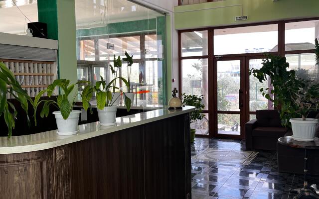 Acunamatata Hotel