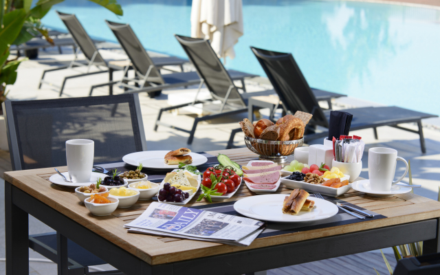 Отель Ramada Resort By Wyndham Bodrum